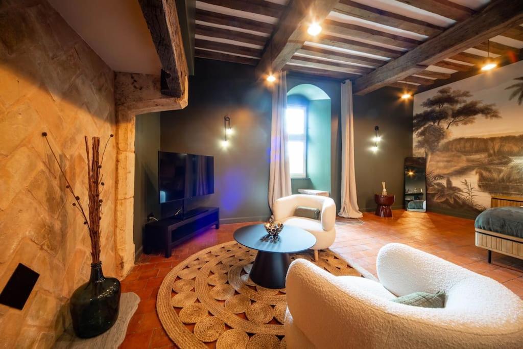 Chateau De La Nomade * Dracy-le-Fort